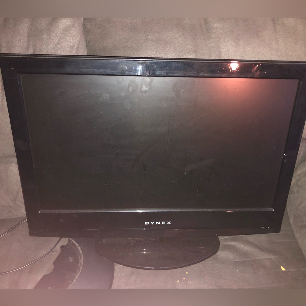 Small TV , I DONT KNOW THE INCHES.